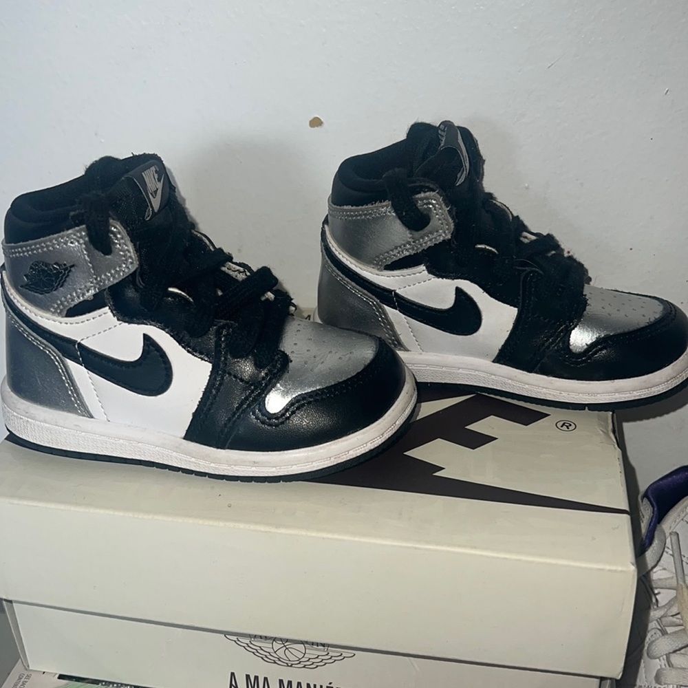 These are a pair of Jordans baby girl size 6